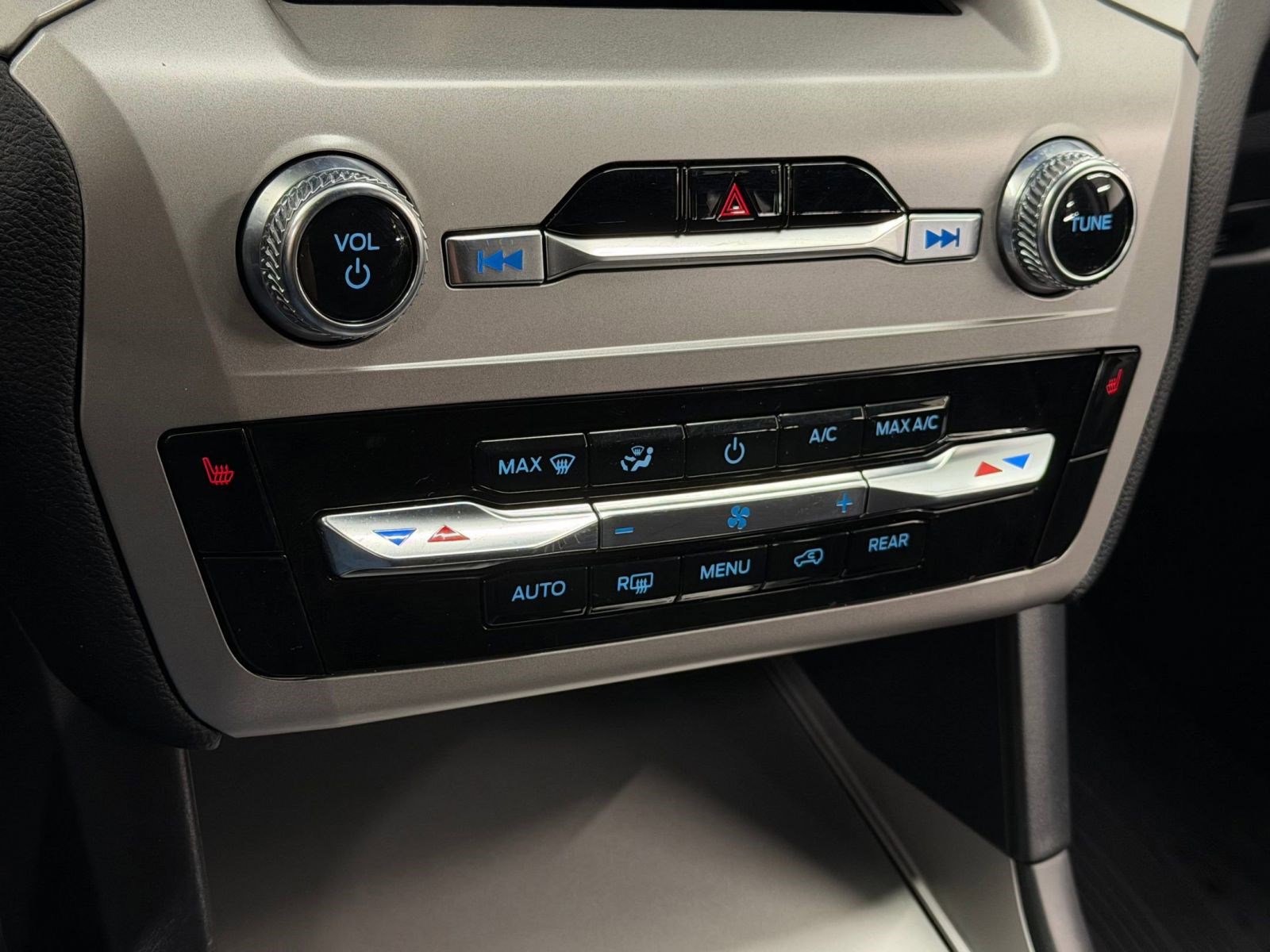 Used 2023 Ford Explorer XLT image 16