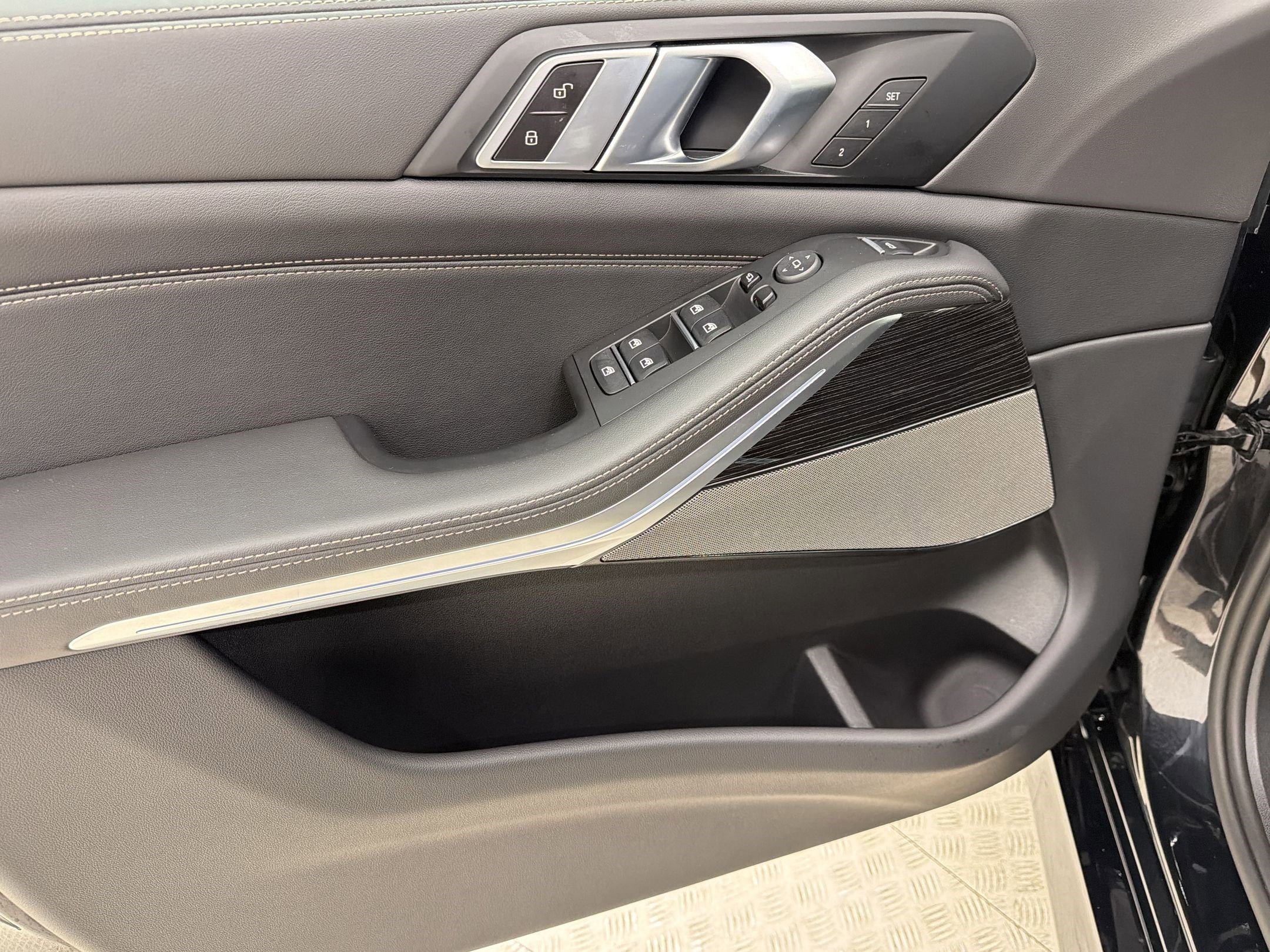 Certified 2026 BMW X5 xDrive40i w/ Executive Package image 13