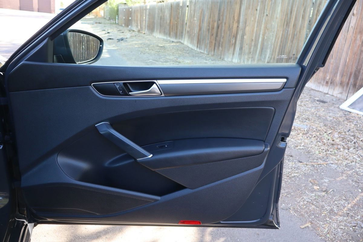 Used 2018 Volkswagen Passat 2.0T R-Line image 26