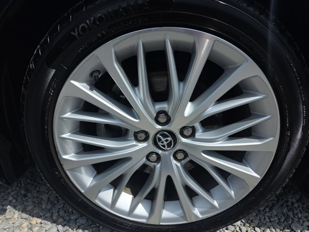 Certified 2018 Toyota Camry XLE w/ Audio Package FWD image 11
