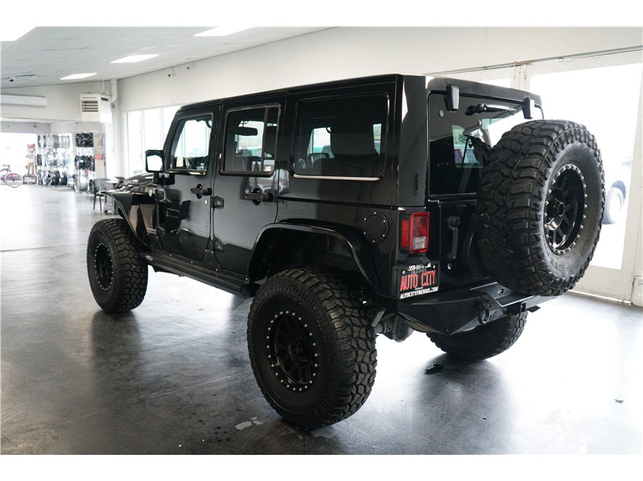 Used 2015 Jeep Wrangler Unlimited Rubicon w/ Connectivity Group image 5