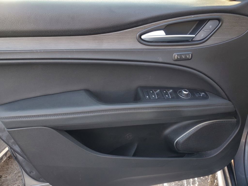 Used 2023 Alfa Romeo Stelvio Ti image 13