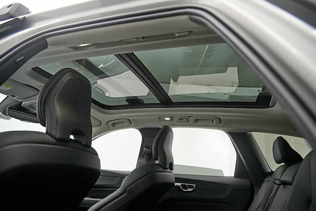 Certified 2023 Volvo XC60 B5 Plus w/ Climate Package AWD/4WD image 31