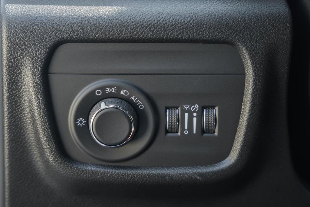 New 2025 Jeep Grand Cherokee Laredo X w/ Luxury Tech Group I image 37