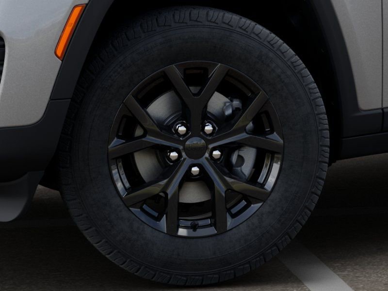 New 2025 Jeep Grand Cherokee Altitude image 8