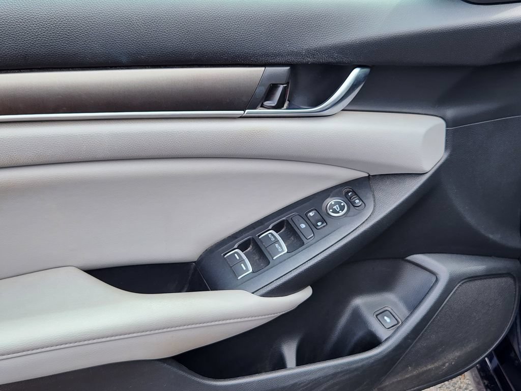 Used 2018 Honda Accord LX image 15