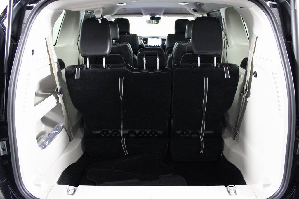 Used 2024 Chrysler Pacifica Touring-L image 13