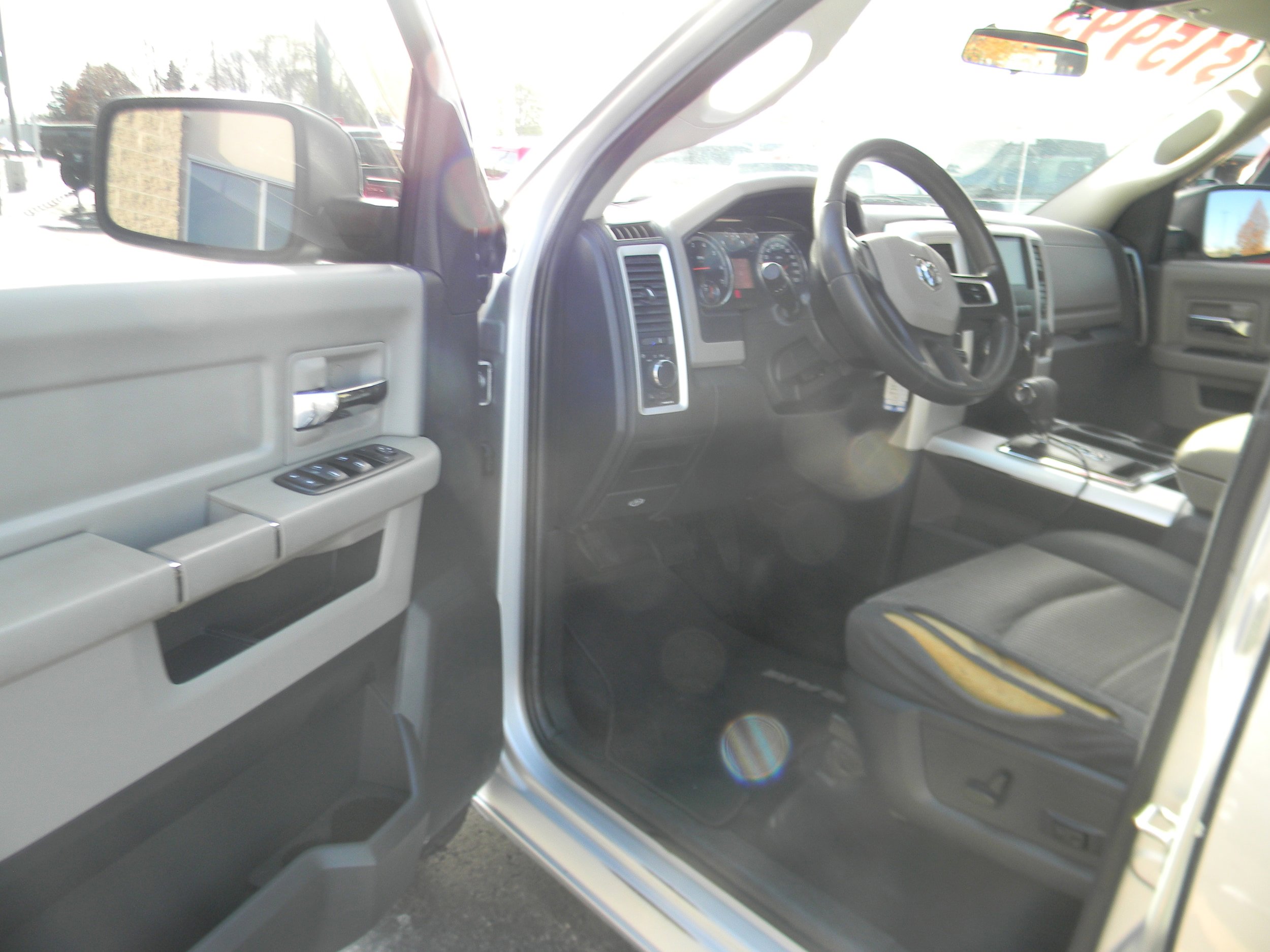 Used 2011 RAM 1500 Classic SLT w/ Remote Start & Security Group AWD/4WD image 7