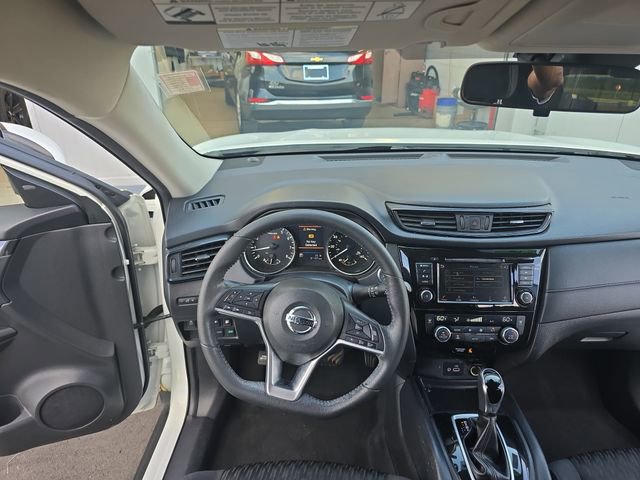 Used 2020 Nissan Rogue SV FWD image 14