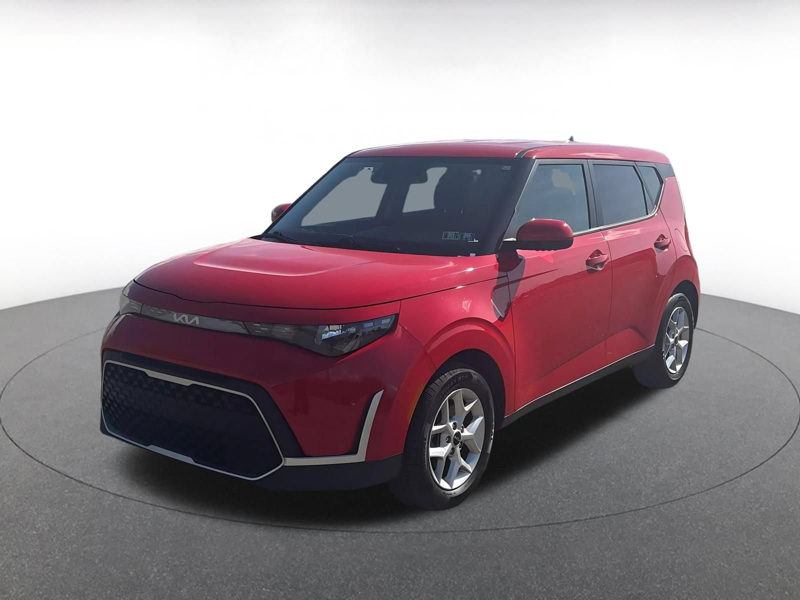 Used 2025 Kia Soul LX w/ LX Technology Package FWD image 2