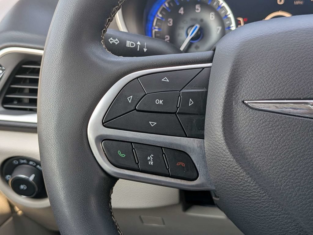 Used 2024 Chrysler Pacifica Touring-L FWD image 25