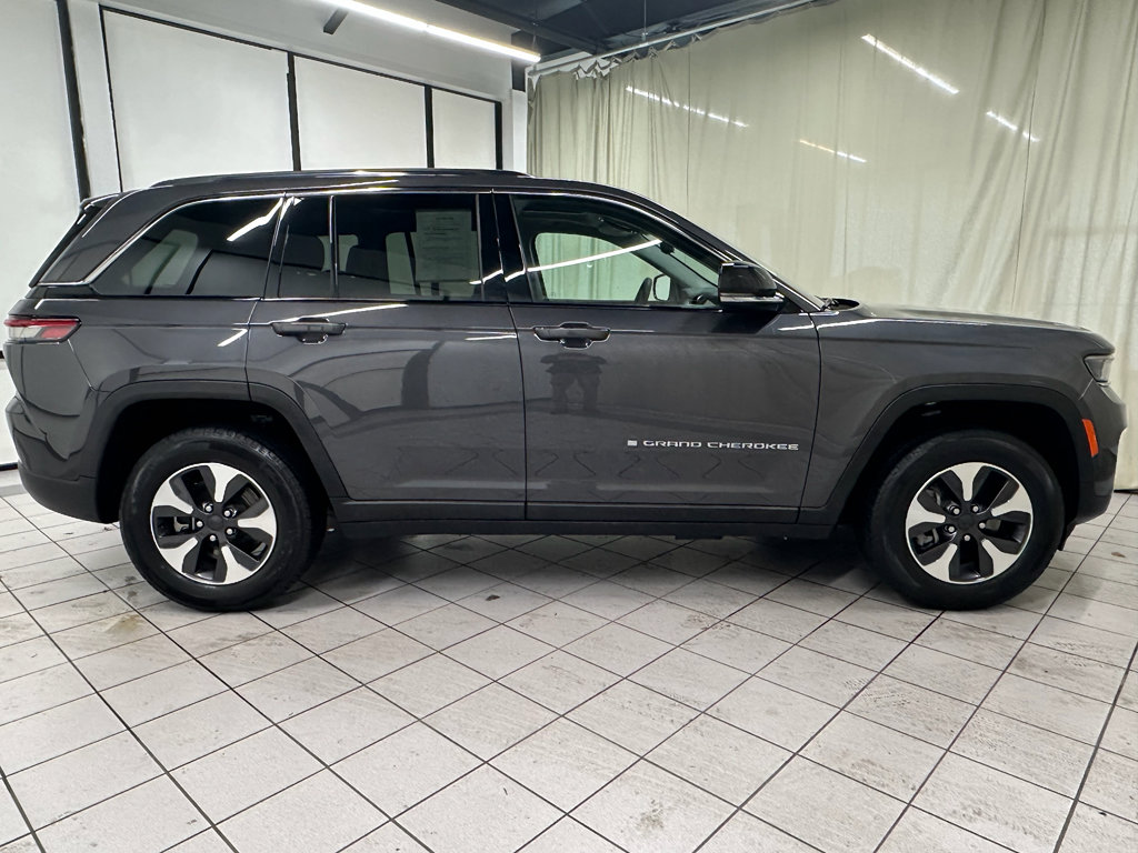 Used 2023 Jeep Grand Cherokee 4xe image 3