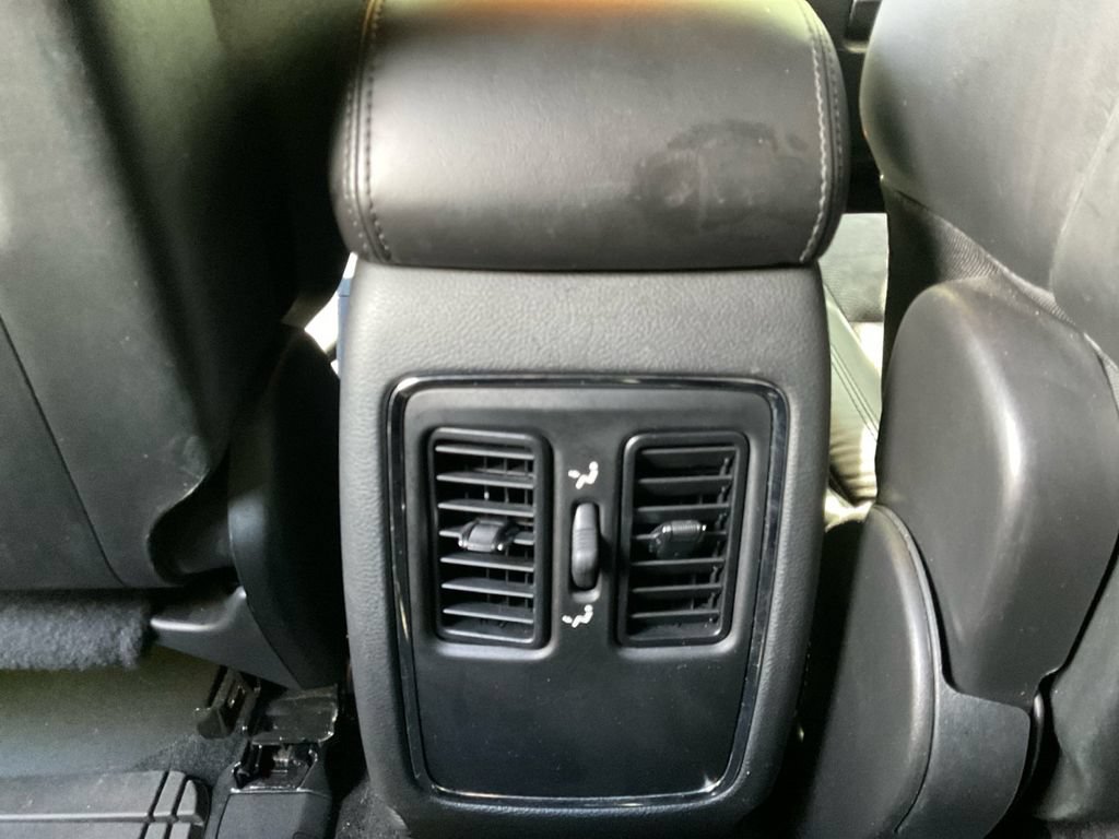 Used 2019 Jeep Grand Cherokee Laredo w/ Laredo X Package AWD/4WD image 24
