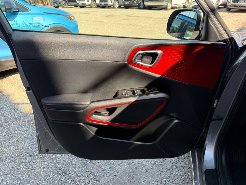 Used 2023 Kia Soul GT-Line image 13