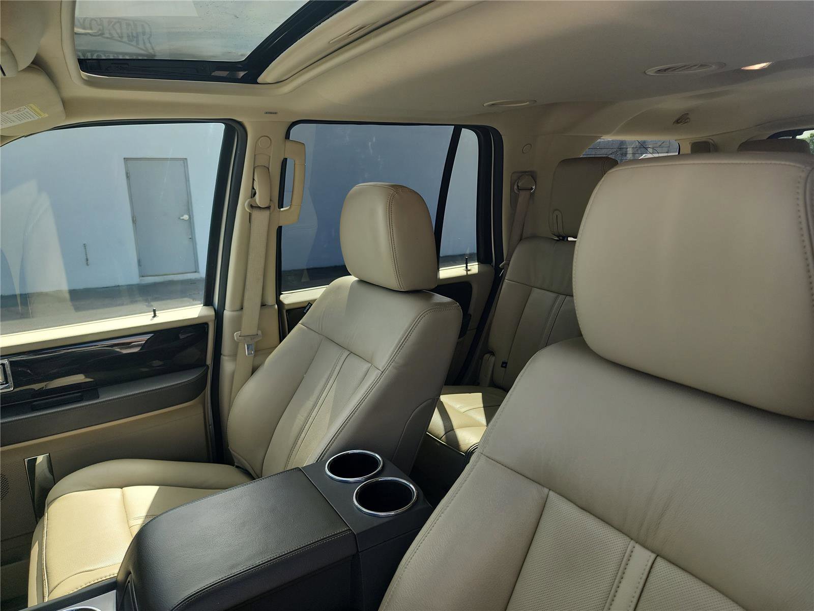 Used 2017 Lincoln Navigator Reserve image 17