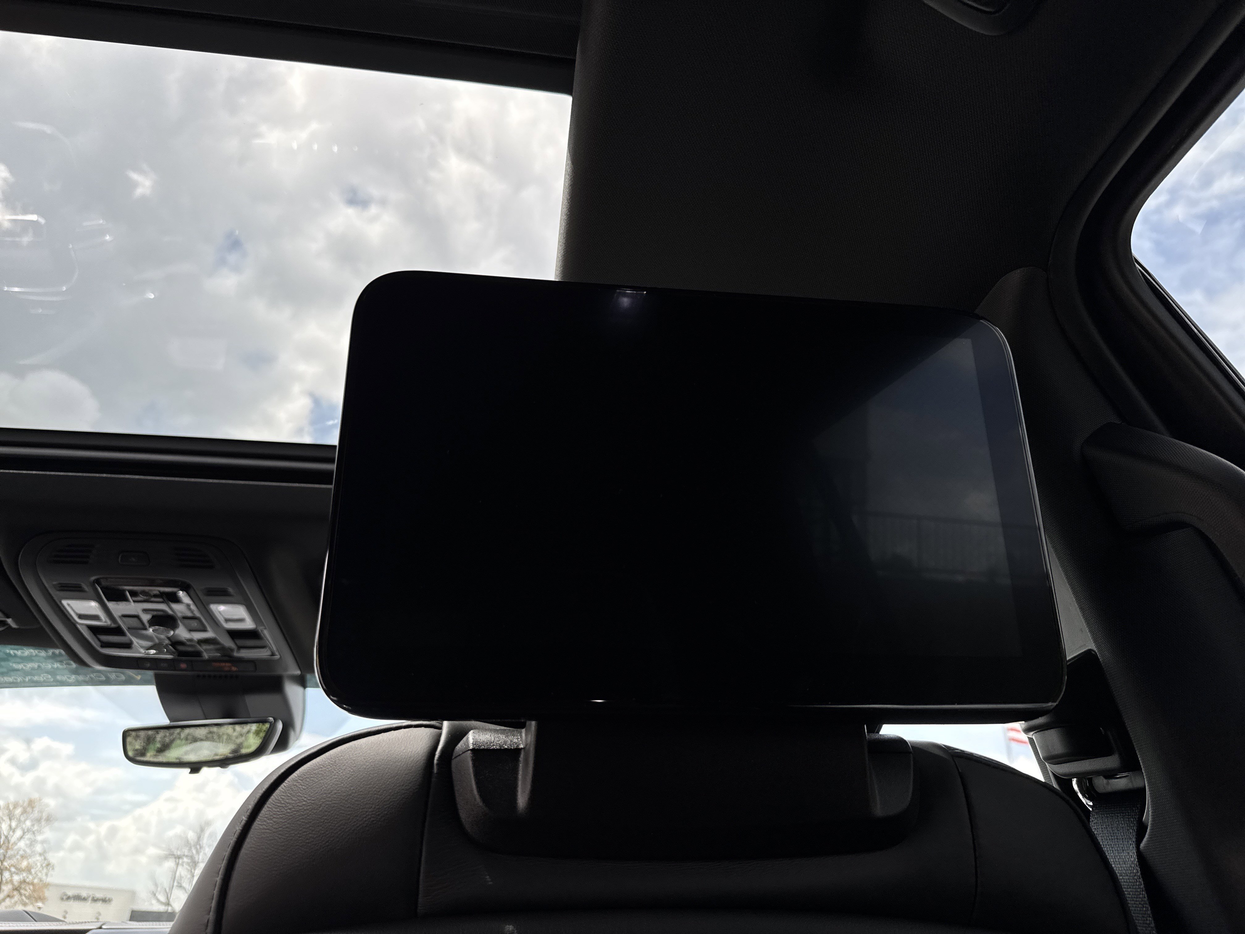 Used 2026 GMC Yukon Denali Ultimate AWD/4WD image 28