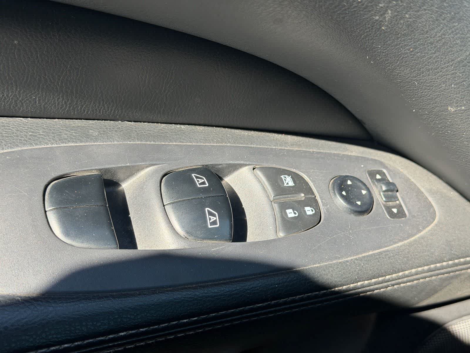 Used 2018 Nissan Pathfinder SV FWD image 10