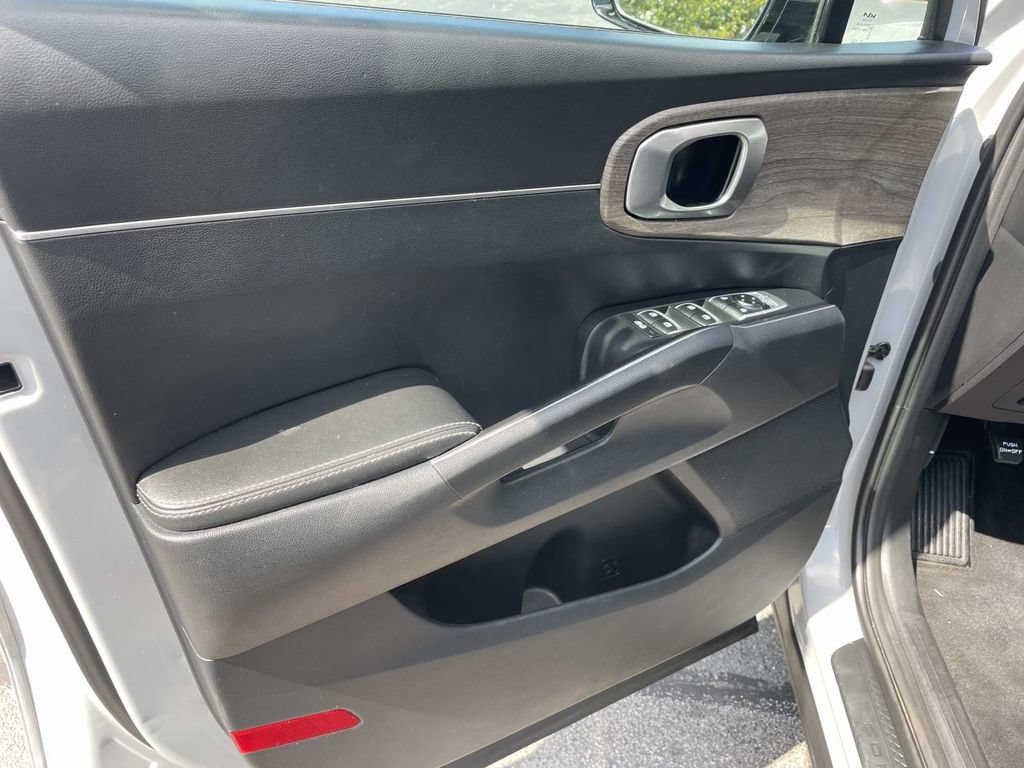 Used 2022 Kia Sorento S w/ Panoramic Sunroof Package AWD/4WD image 16