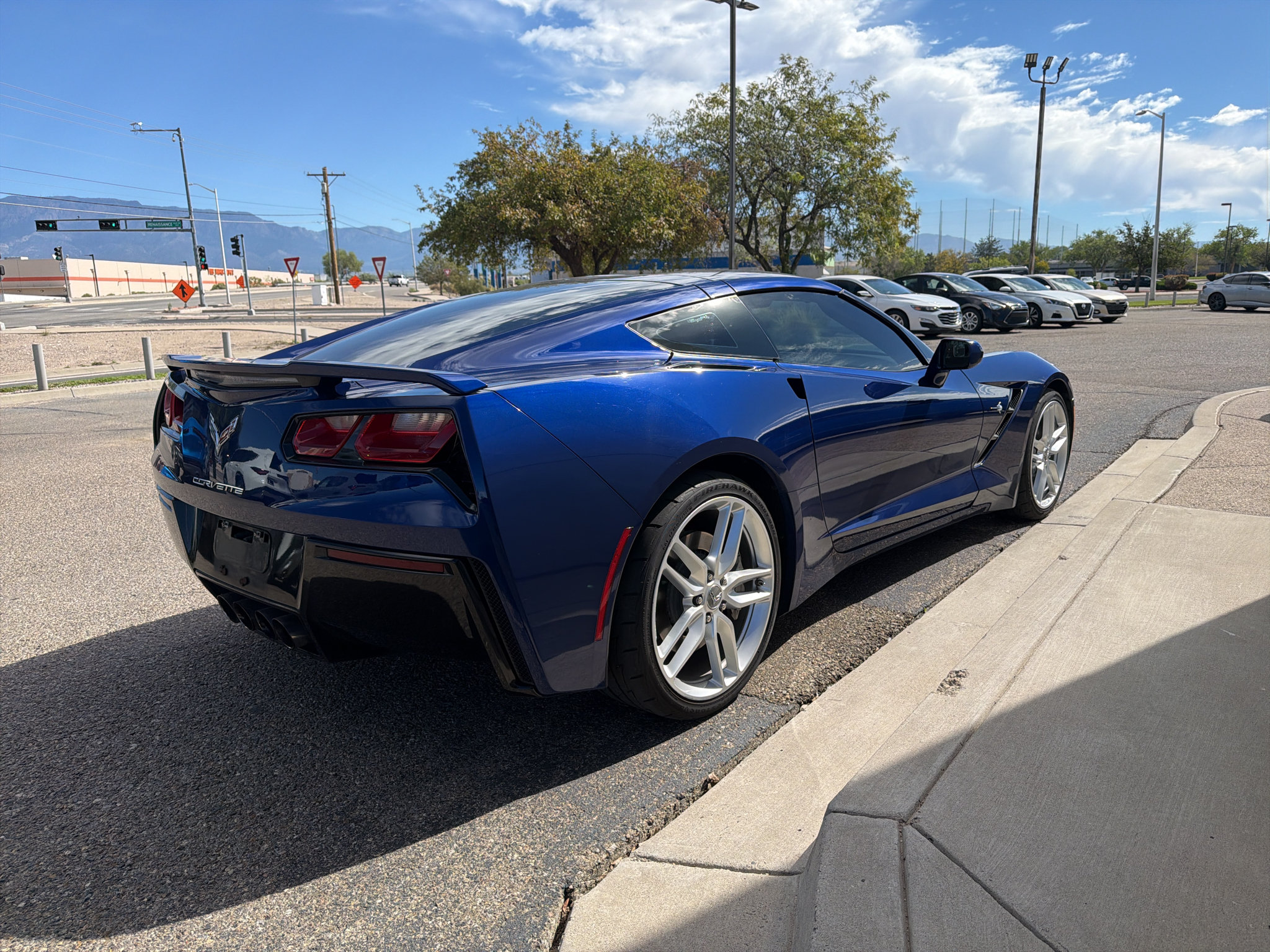Used 2019 Chevrolet Corvette Stingray Coupe w/ 1LT RWD image 5