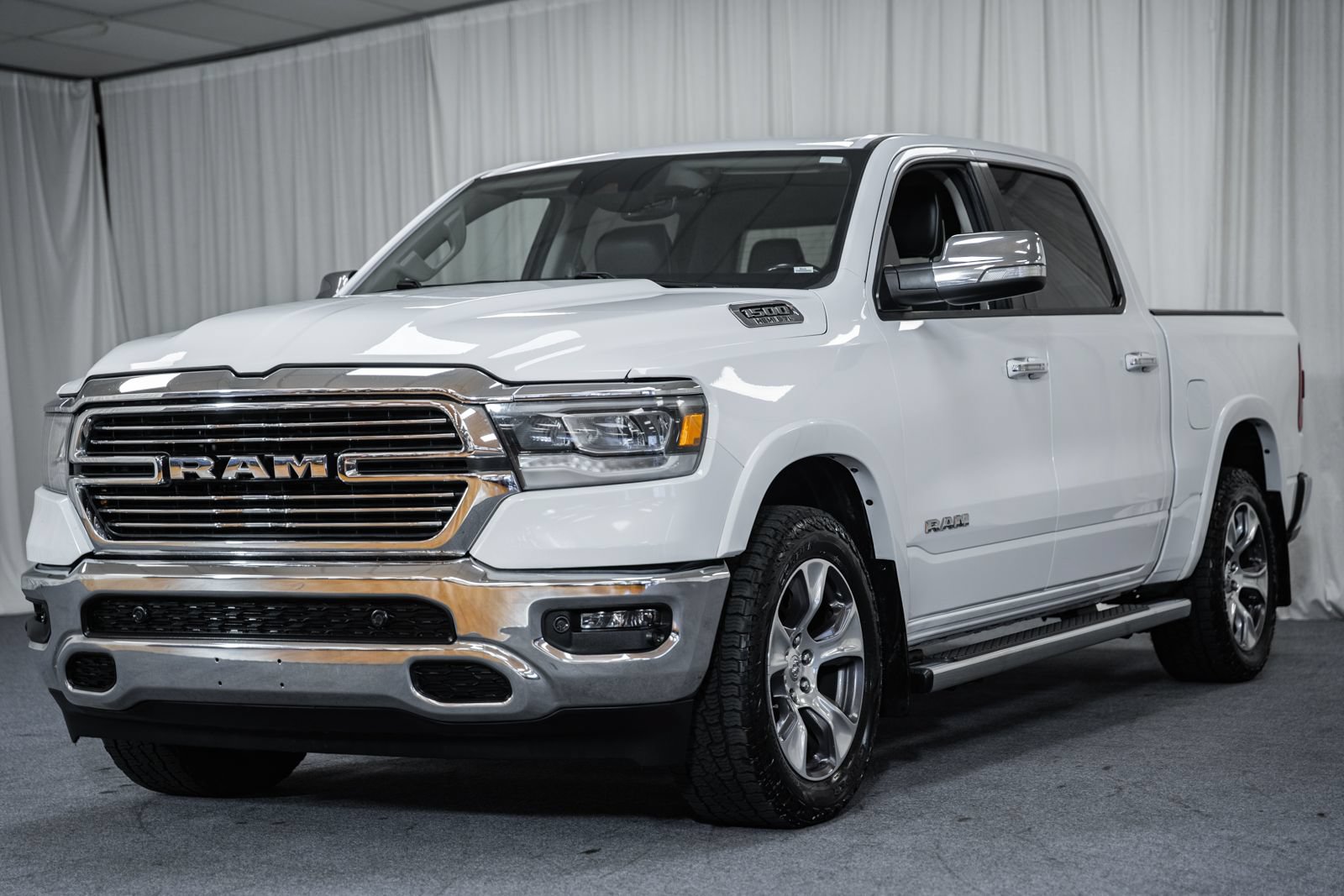 Used 2022 RAM 1500 Laramie AWD/4WD image 3
