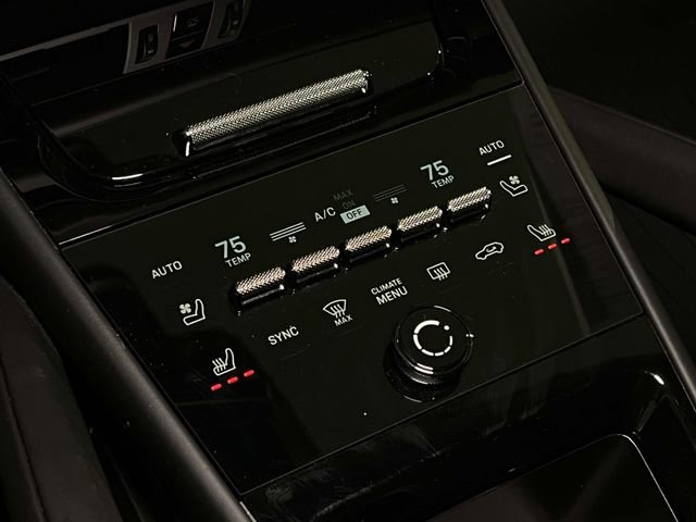 Certified 2025 Porsche Cayenne Coupe AWD/4WD image 32