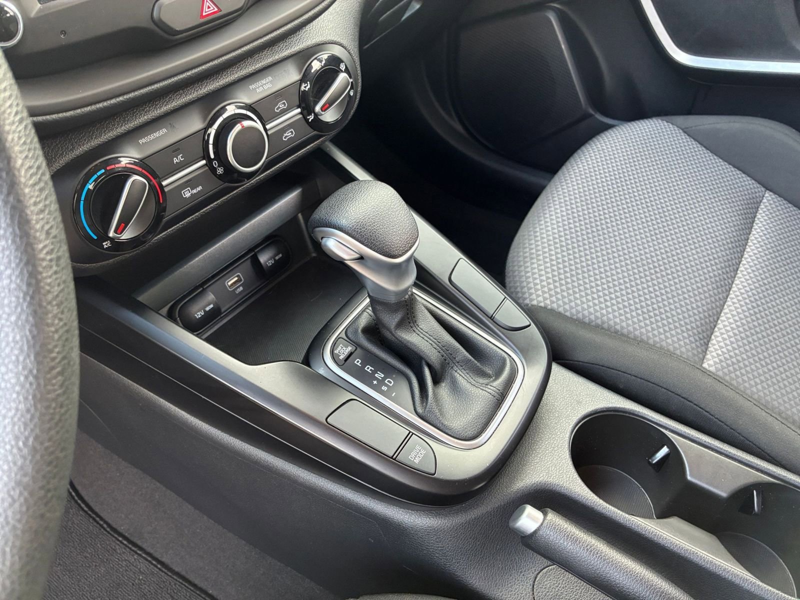 Used 2025 Kia Soul LX w/ LX Technology Package image 34