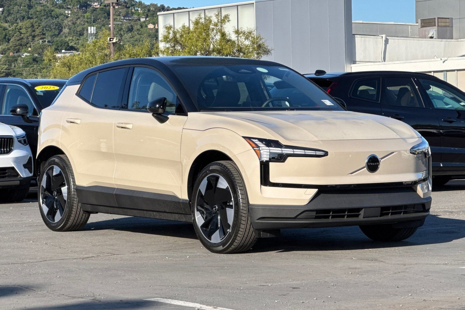 New 2026 Volvo EX30 Plus w/ Climate Package image 9