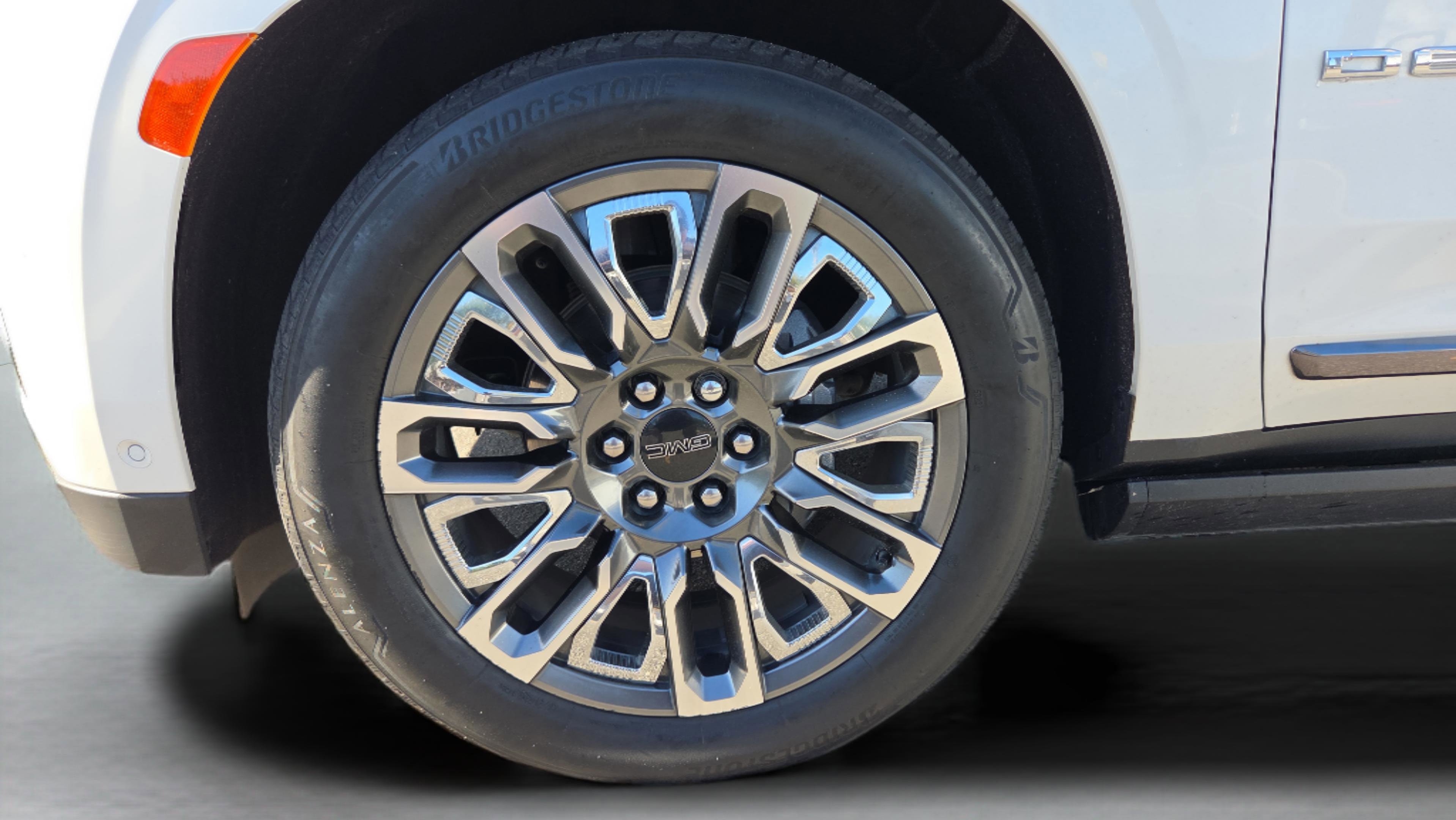 Certified 2024 GMC Yukon Denali Ultimate image 9