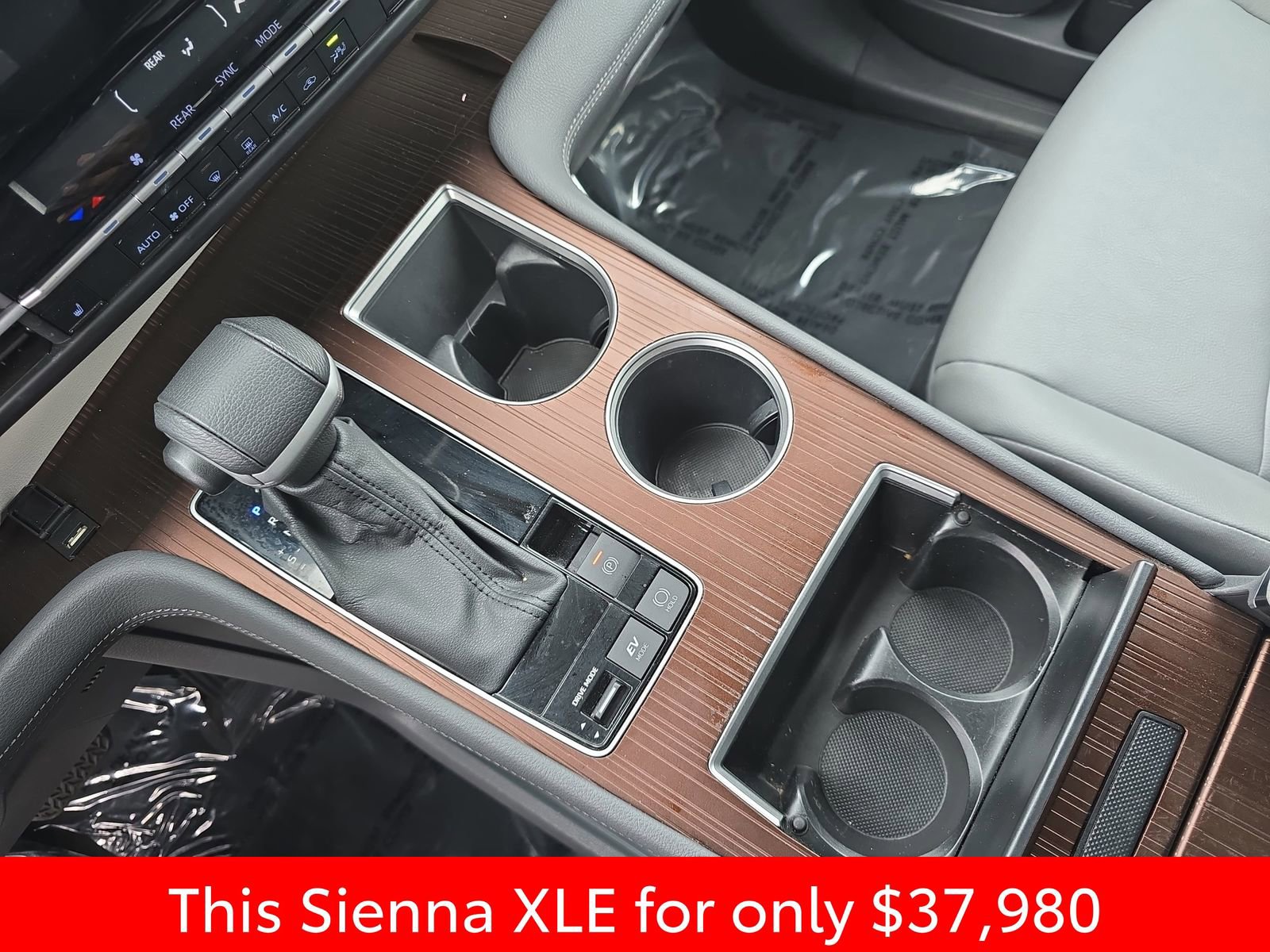 Used 2024 Toyota Sienna XLE image 35