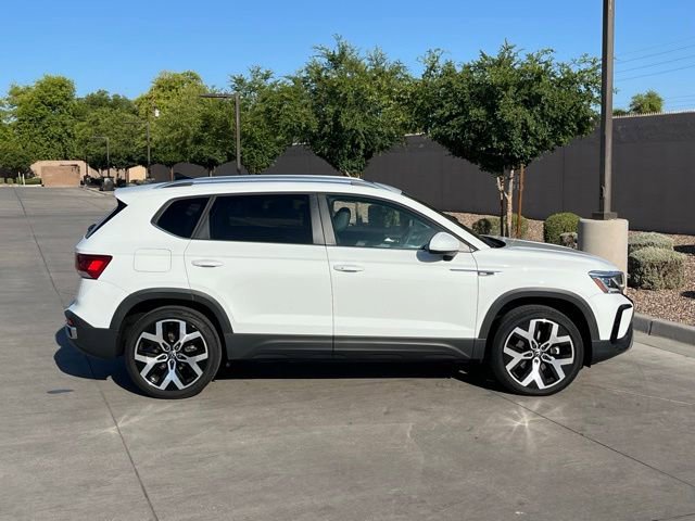 Used 2023 Volkswagen Taos SEL AWD/4WD image 3