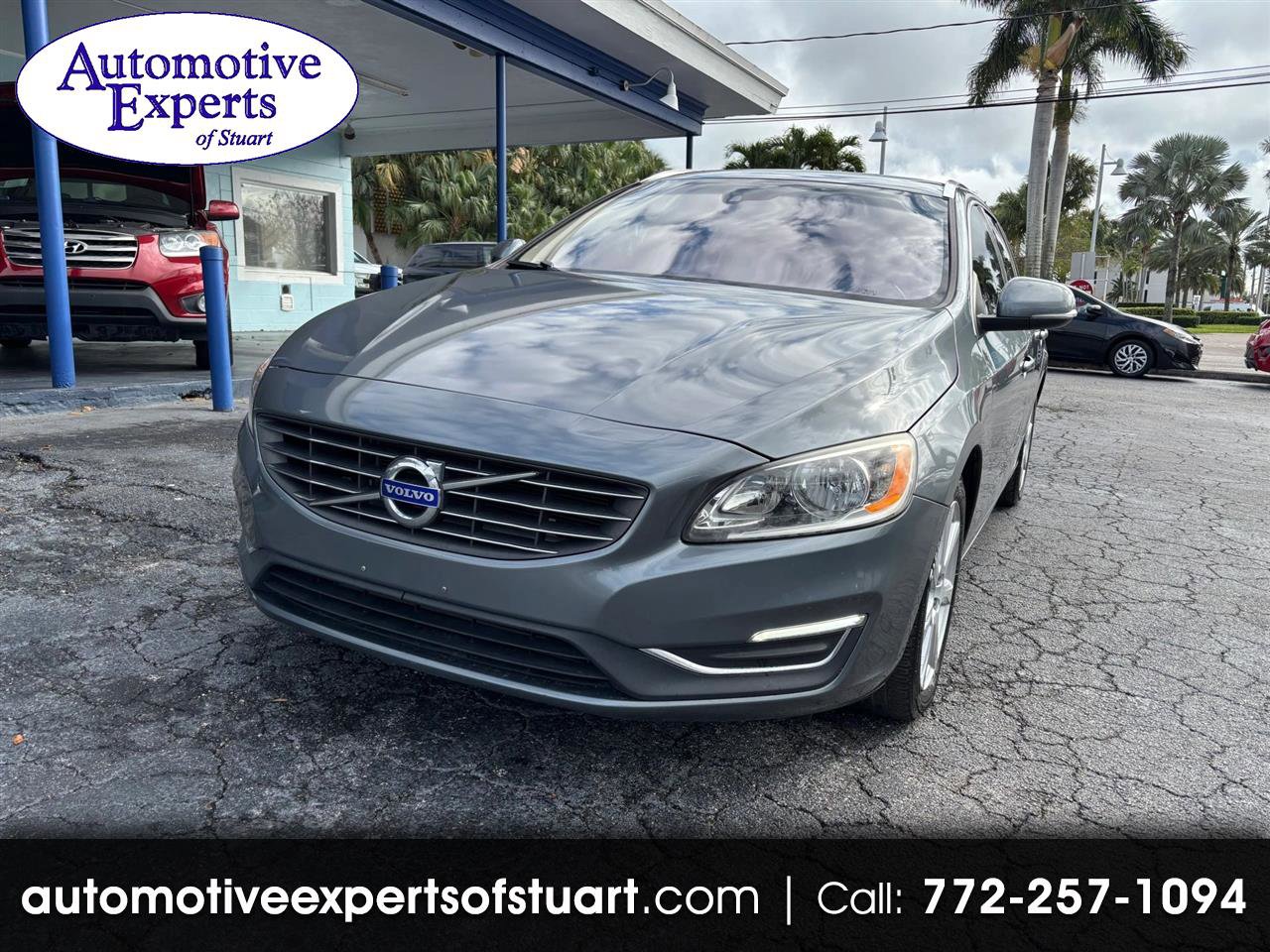 Used 2017 Volvo V60 T5 Premier w/ Convenience Package image 1