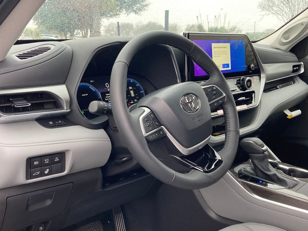 New 2026 Toyota Highlander Platinum AWD/4WD image 9