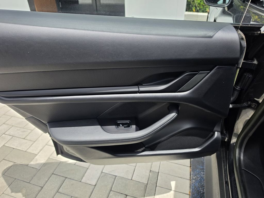 Used 2022 Porsche Taycan image 9