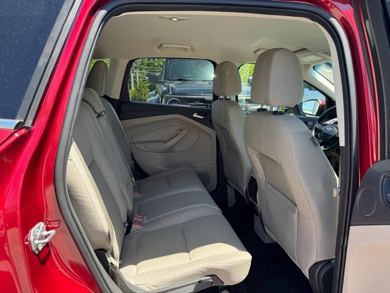 Used 2017 Ford Escape SE w/ Equipment Group 201A FWD image 9