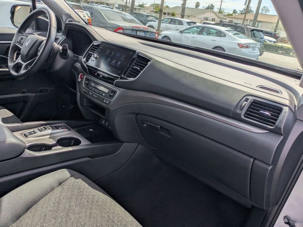 Certified 2025 Honda Ridgeline Sport image 23