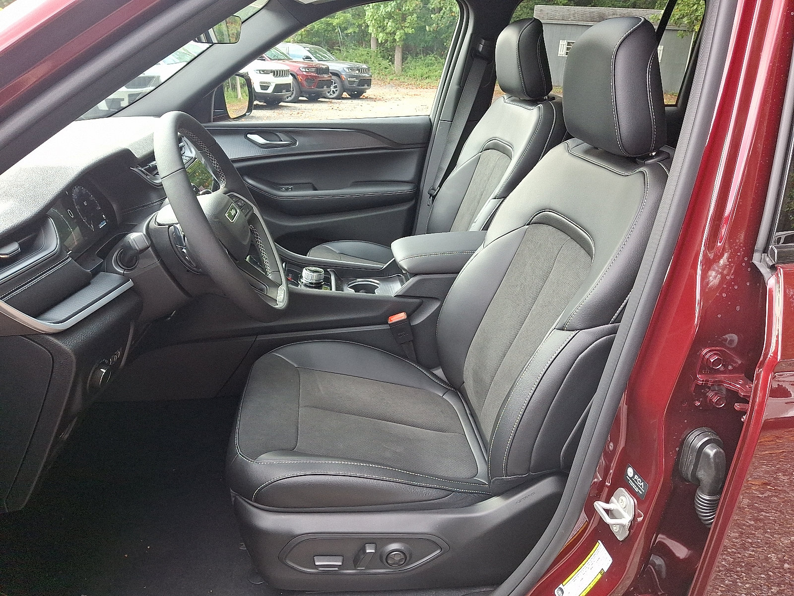 New 2025 Jeep Grand Cherokee Altitude AWD/4WD image 7
