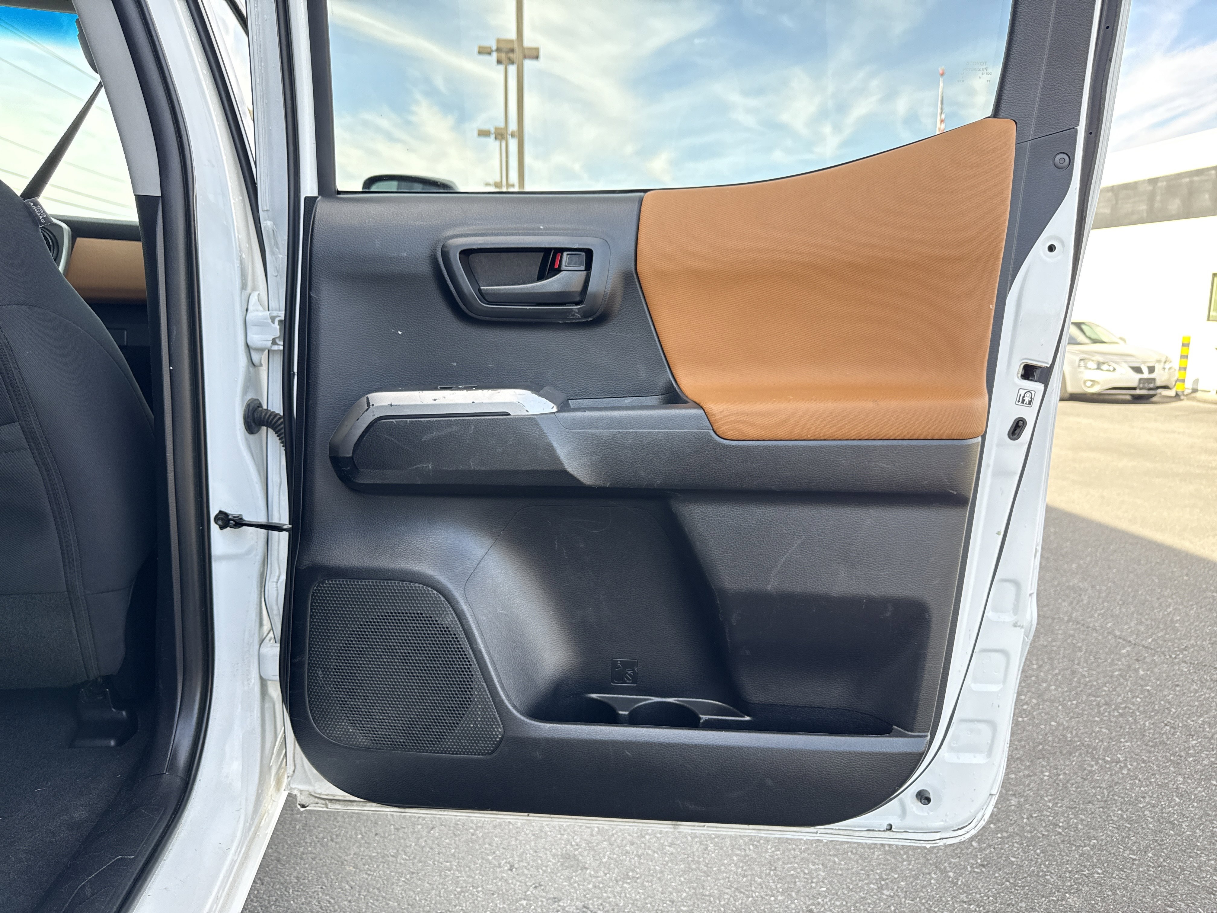 Used 2017 Toyota Tacoma SR5 w/ Tow Package image 33