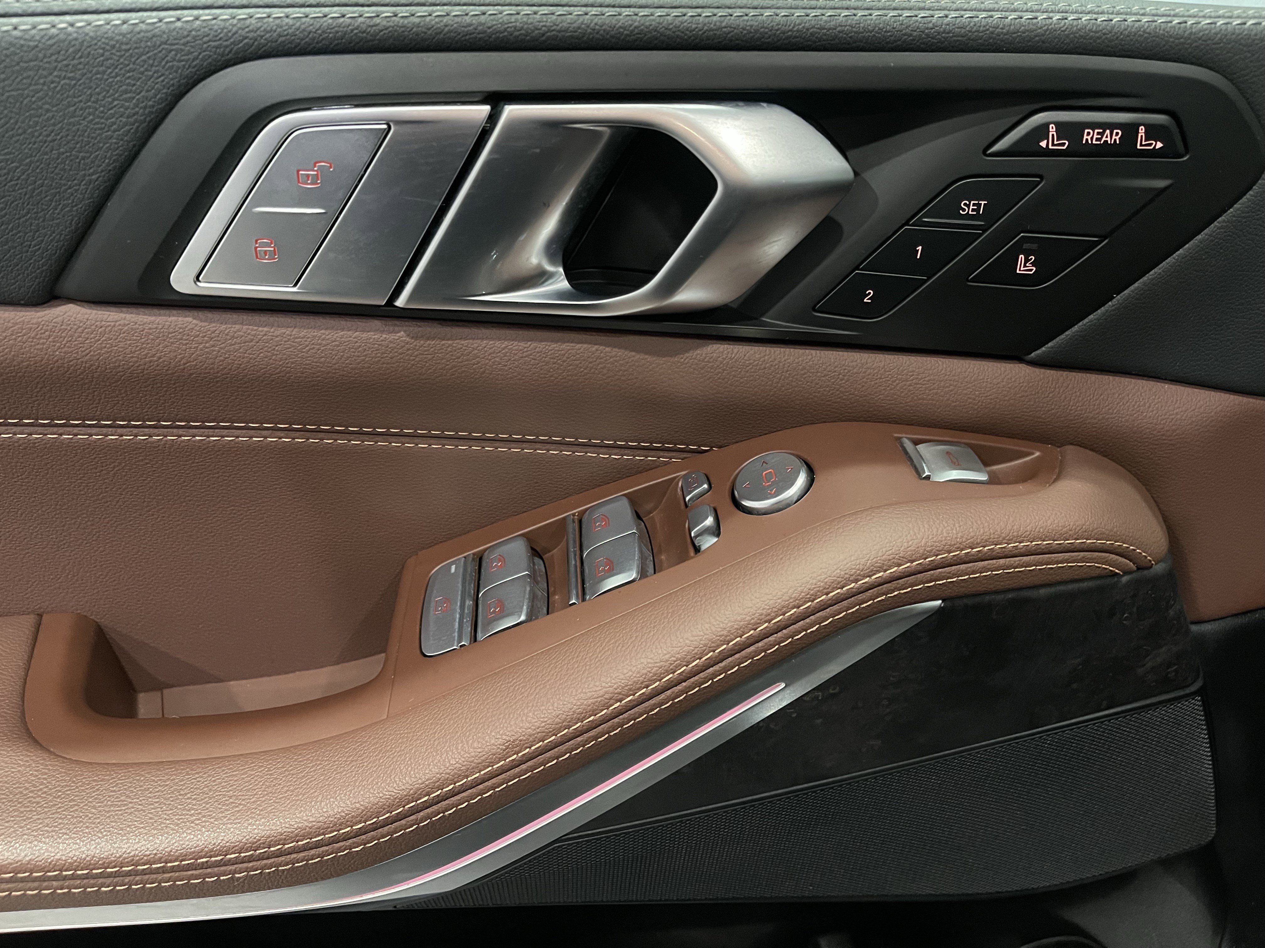 Certified 2022 BMW X7 xDrive40i w/ M Sport Package image 11