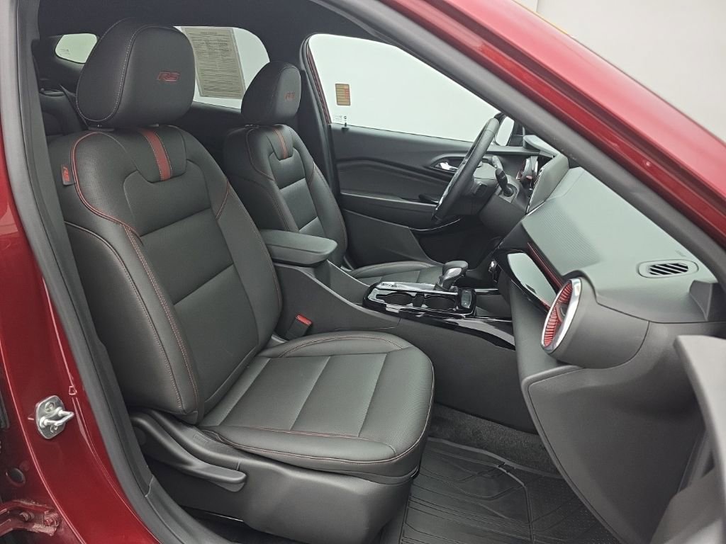 Used 2024 Chevrolet Trax RS w/ Driver Confidence Package image 44