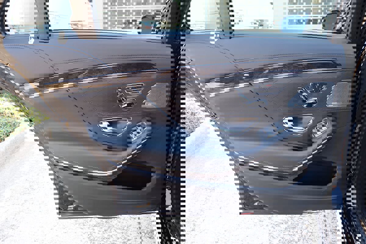 Used 2015 Mercedes-Benz S 63 AMG 4MATIC Sedan w/ Driver Assistance Package image 64