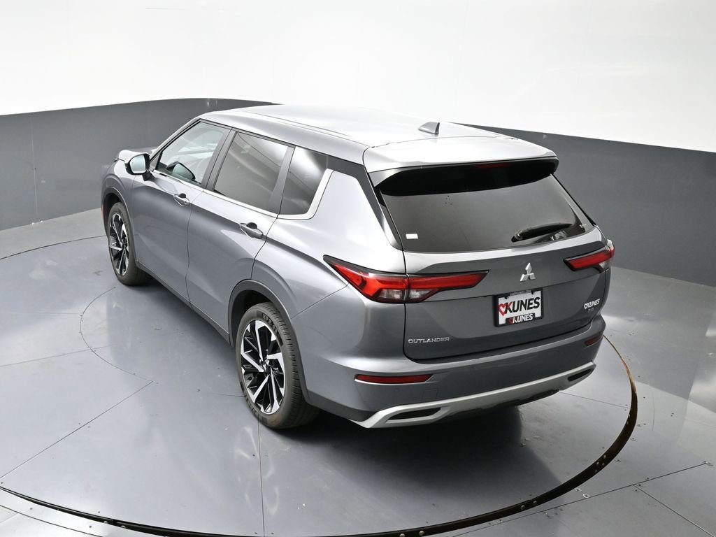 Used 2024 Mitsubishi Outlander SE image 48
