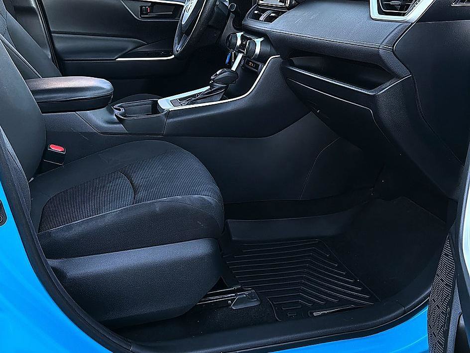 Used 2019 Toyota RAV4 LE FWD image 22