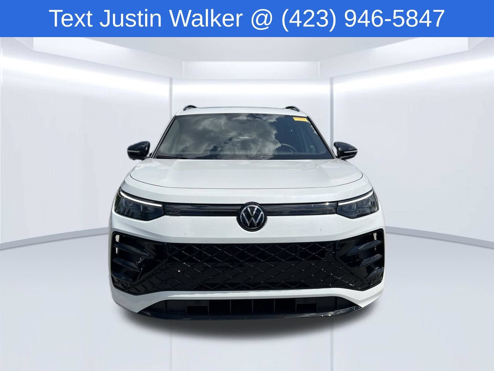 Used 2025 Volkswagen Tiguan SE R-Line FWD image 2