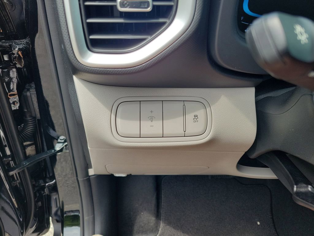 Used 2025 Hyundai Venue SEL image 12