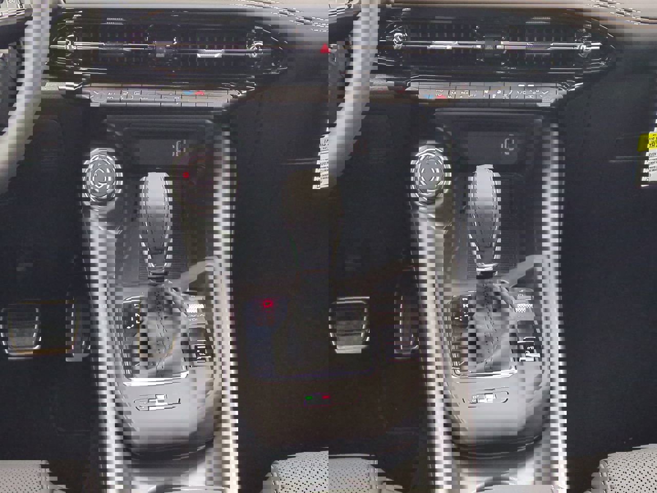 New 2025 Alfa Romeo Tonale w/ Premium Package AWD/4WD image 18