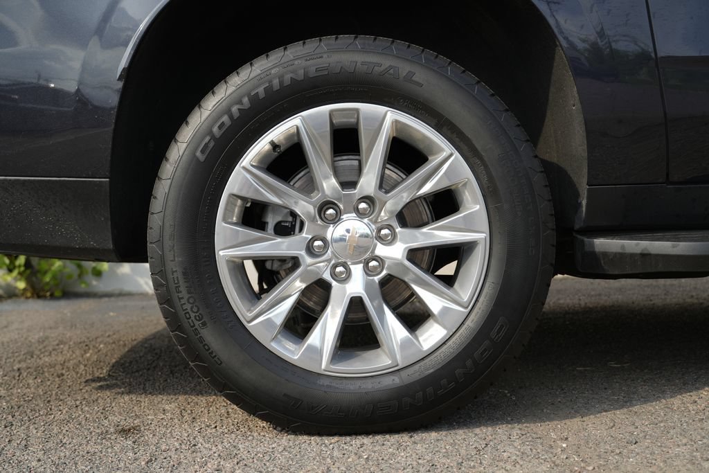Used 2025 Chevrolet Suburban Premier AWD/4WD image 12