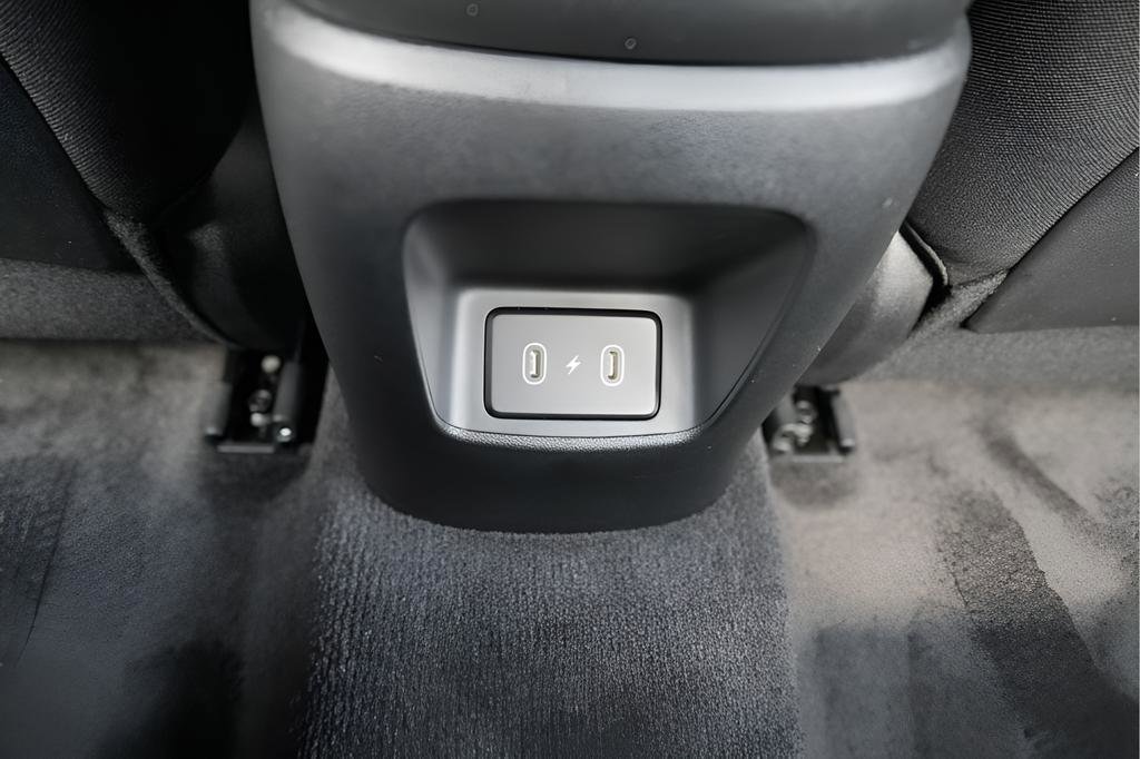 Used 2025 Hyundai Elantra SEL FWD image 18