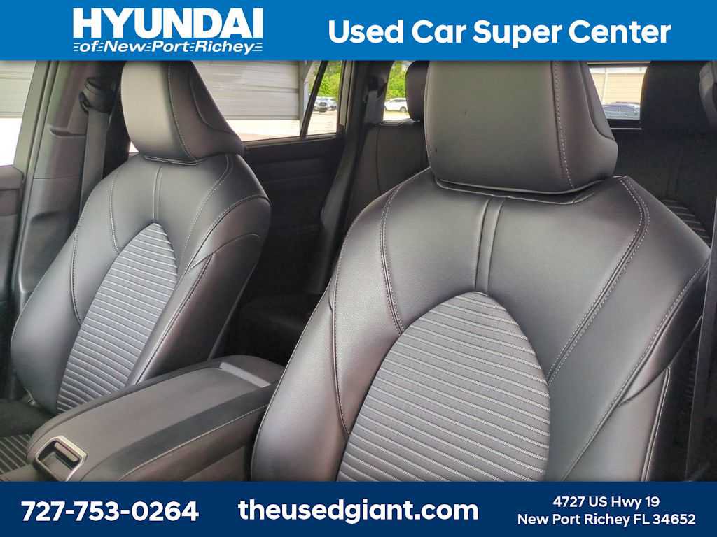 Used 2023 Toyota Highlander XSE AWD/4WD image 6