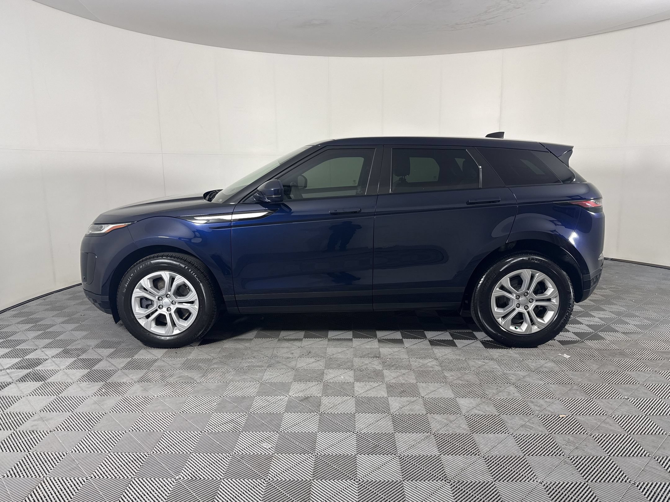 Used 2023 Land Rover Range Rover Evoque S AWD/4WD image 2