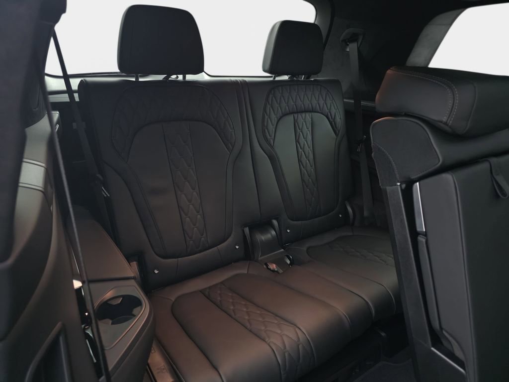 New 2026 BMW X7 M60i image 12